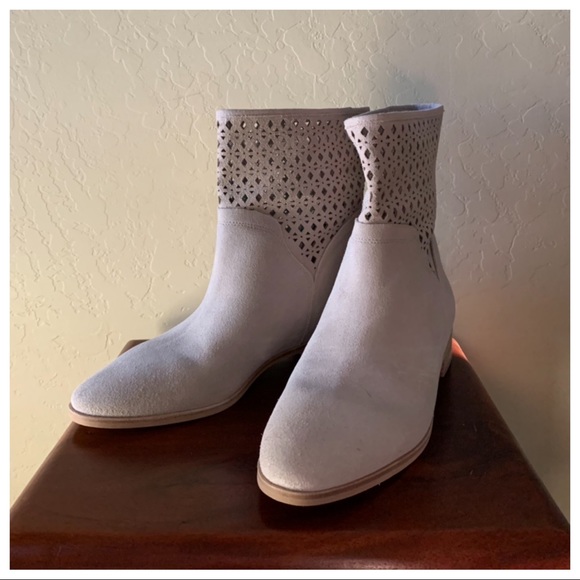 NWOT MICHAEL Michael Kors Sunny Booties - Picture 2 of 8